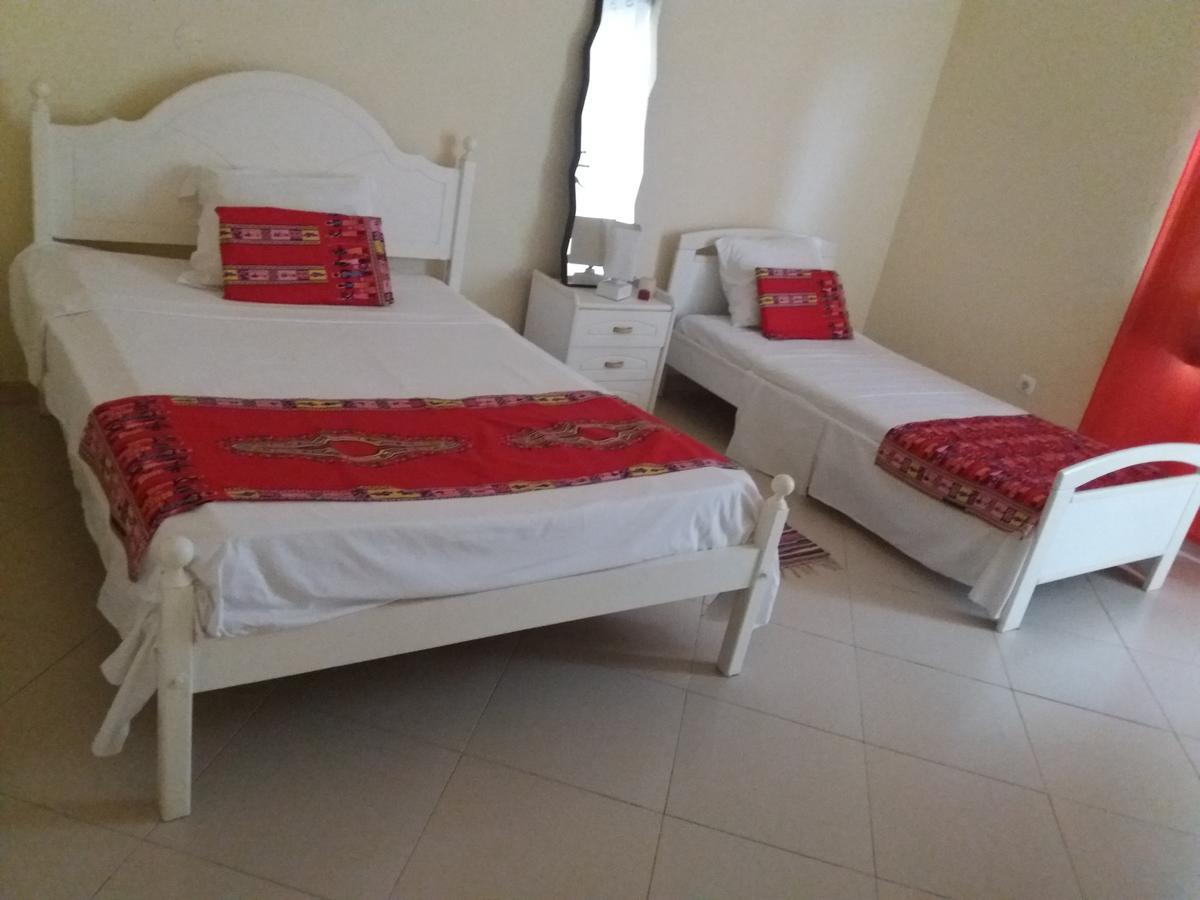 Pensao Simao & Julia Bed & Breakfast Orgaos Exterior photo